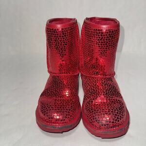 Ugg Girls 5 Classic II Gel Hearts Winter Boots Cool Weather Cozy Comfy Outdoor